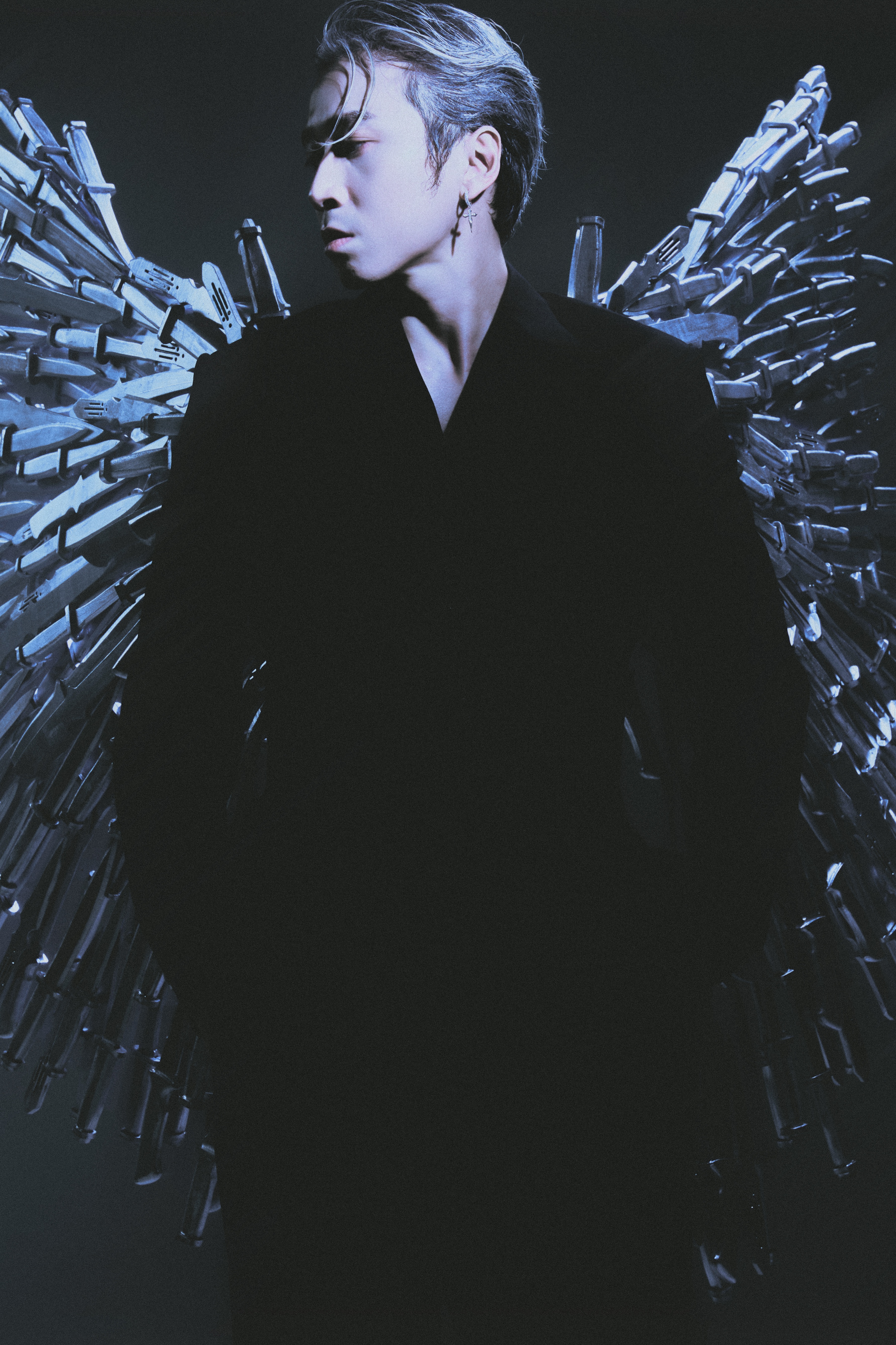 कारिक ने रैप पेशे में 15 साल पूरे होने का जश्न मनाते हुए अपना पहला डबल एल्बम जारी किया - 2 Karik tung album kép đầu tiên của làng rap, kỷ niệm 15 năm làm nghề - 2