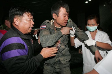 Thái Lan sơ tán gần 17.000 người vì đụng độ biên giới