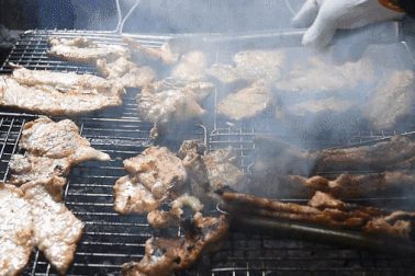 Quán cơm tấm miền Tây chỉ bán 7 tiếng một ngày, hết hơn 700 suất ở Hà Nội