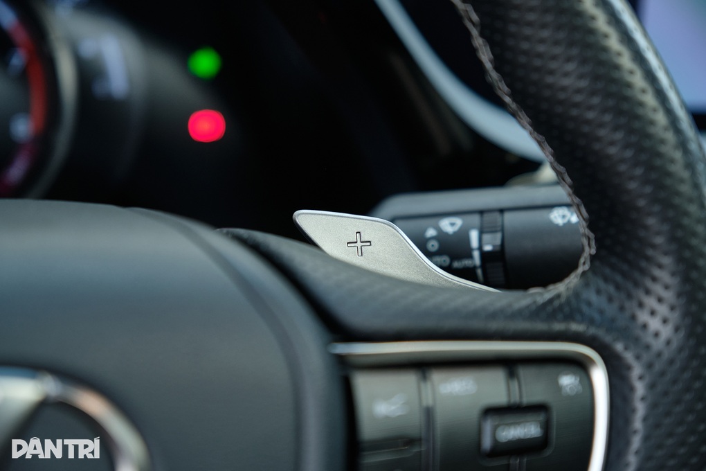 Trải nghiệm Lexus ES 250 F Sport: Lái hay hơn nhưng vẫn thiếu chút để đã - 13 Trải nghiệm Lexus ES 250 F Sport: Lái hay hơn nhưng vẫn thiếu chút để đã - 13