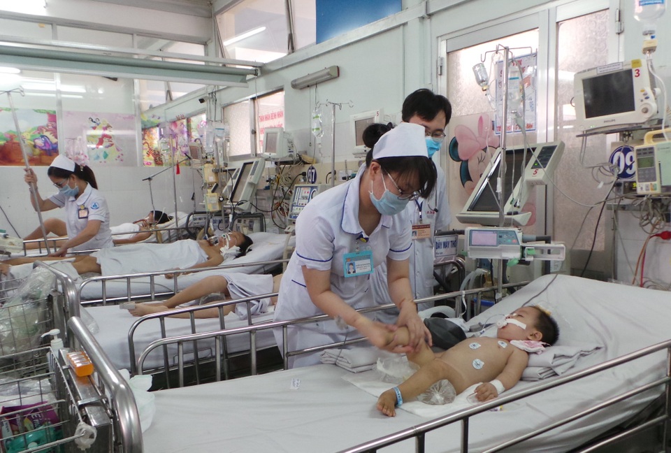 Đứt nguồn thuốc điều trị giữa lúc dịch tay chân miệng bùng phát - 1 Đứt nguồn thuốc điều trị giữa lúc dịch tay chân miệng bùng phát - 1
