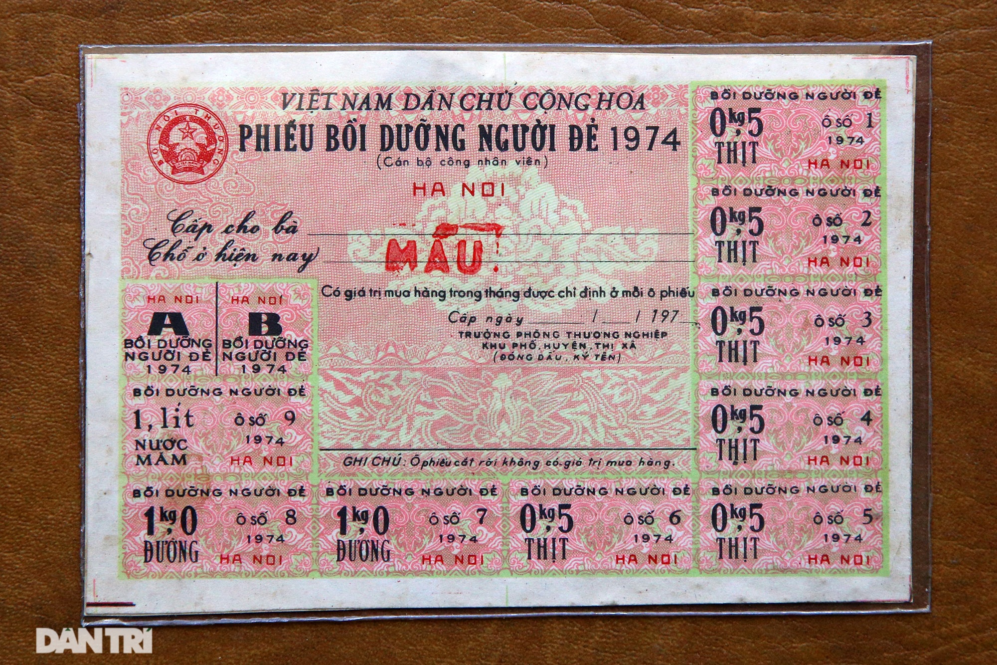 Ký ức gian khó qua bộ sưu tập tem phiếu, sổ gạo thời bao cấp - 11 Ký ức gian khó qua bộ sưu tập tem phiếu, sổ gạo thời bao cấp - 11