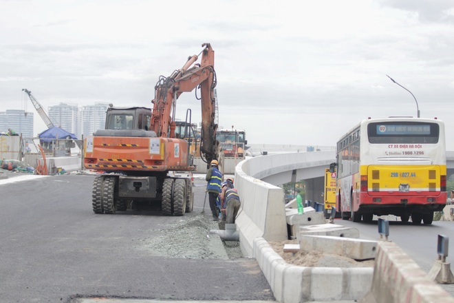 Hà Nội: Gấp rút thi công đường vành đai 3 trên cao trước ngày thông xe - 7 Hà Nội: Gấp rút thi công đường vành đai 3 trên cao trước ngày thông xe - 7