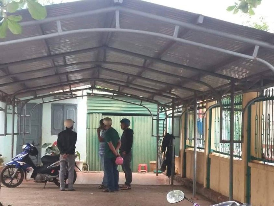 Bảo vệ trường học tử vong trong tư thế treo cổ tại khu bếp ăn - 1 Bảo vệ trường học tử vong trong tư thế treo cổ tại khu bếp ăn - 1