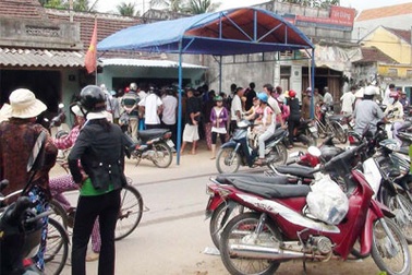 Bình Định: Cứa cổ vợ rồi tự sát