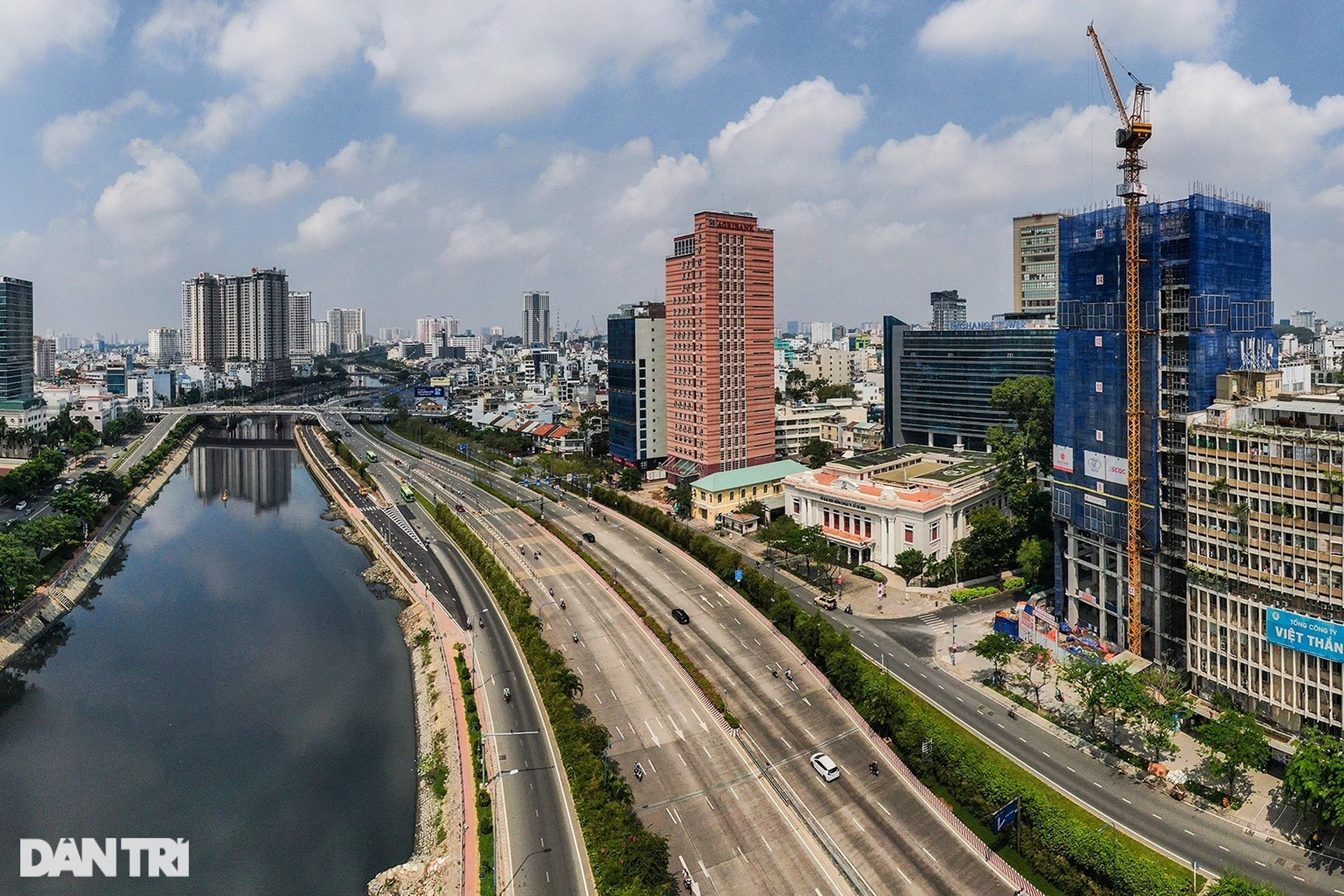 Đường song hành với đại lộ 14 làn xe lớn nhất TPHCM sắp hoàn thành - 13 Đường song hành với đại lộ 14 làn xe lớn nhất TPHCM sắp hoàn thành - 13