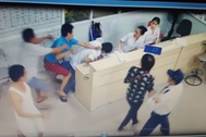 Vụ bệnh nhân tấn công bác sĩ: Do bác sĩ đề nghị không chỉ tay vào mặt
