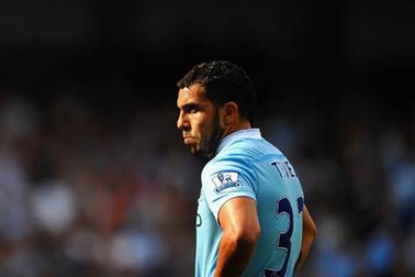 “Tẩu thoát” bất thành, Tevez đồng ý trở lại Man City