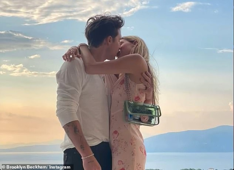 Brooklyn Beckham và con gái tỷ phú có hình xăm đôi - 6 Brooklyn Beckham và con gái tỷ phú có hình xăm đôi - 6