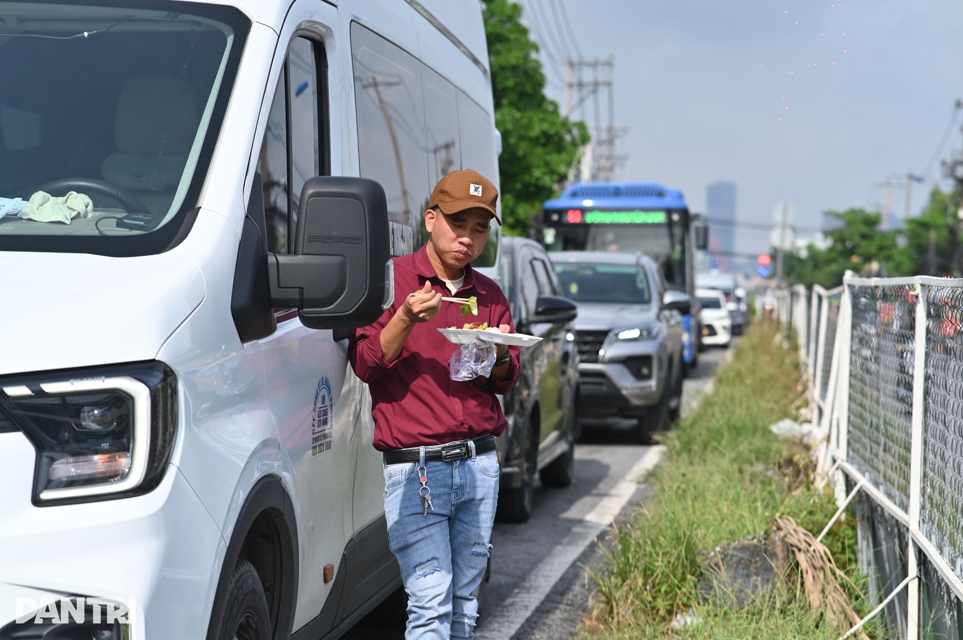 Người dân đi chơi lễ, lối vào cao tốc TPHCM - Long Thành ùn ứ kéo dài - 8 Người dân đi chơi lễ, lối vào cao tốc TPHCM - Long Thành ùn ứ kéo dài - 8