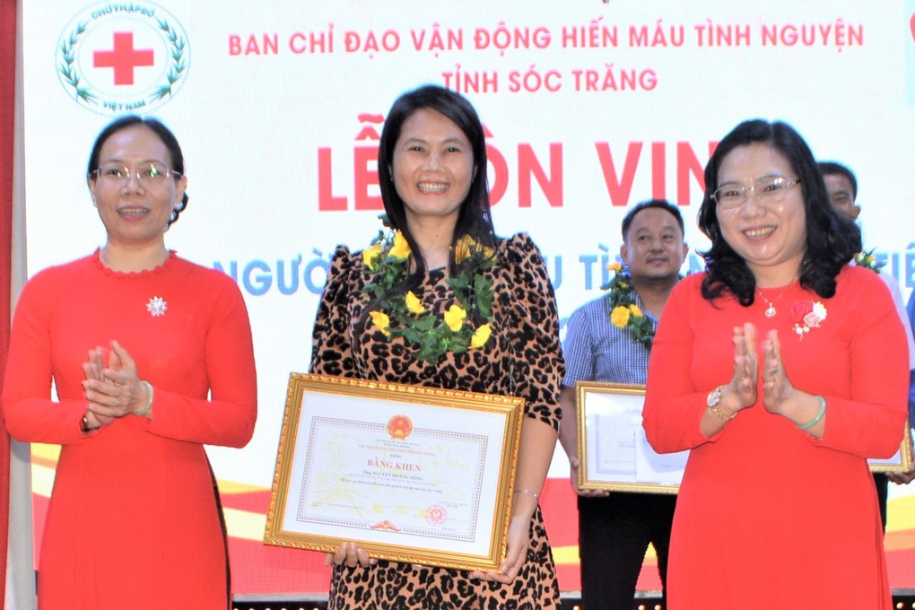 Cô giáo, chiến sĩ công an trẻ có số lần hiến máu hơn một nửa tuổi đời - 1 Cô giáo, chiến sĩ công an trẻ có số lần hiến máu hơn một nửa tuổi đời - 1
