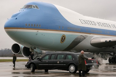 Phóng viên kể chuyện tác nghiệp trên chuyên cơ của Tổng thống Obama