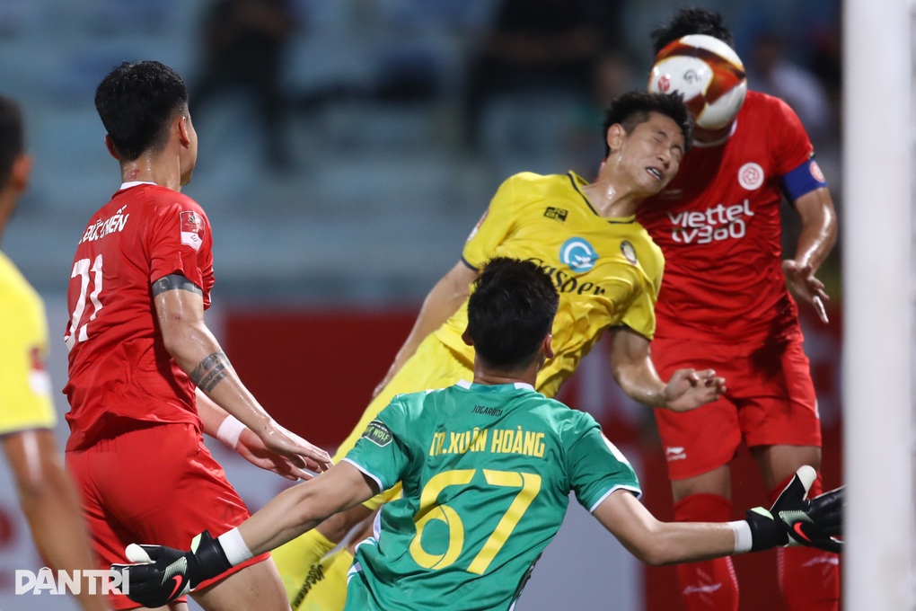 CLB Viettel thoát thua dù đá hơn người CLB Thanh Hóa - 3 CLB Viettel thoát thua dù đá hơn người CLB Thanh Hóa - 3
