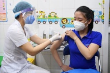 Cận cảnh những mũi tiêm vắc xin phòng dịch Covid-19 đầu tiên tại Việt Nam