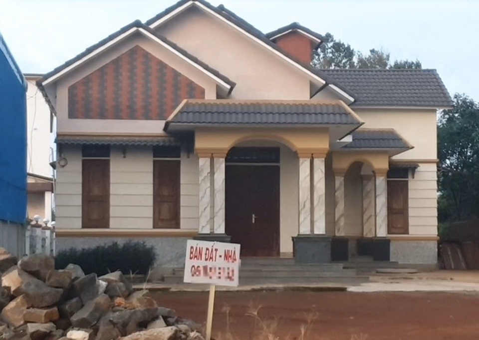 Nông sản mất giá, nợ nần chồng chất, nhiều người bán nhà bỏ xứ - 5 Nông sản mất giá, nợ nần chồng chất, nhiều người bán nhà bỏ xứ - 5