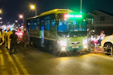 Cô gái trẻ tử vong dưới gầm xe buýt