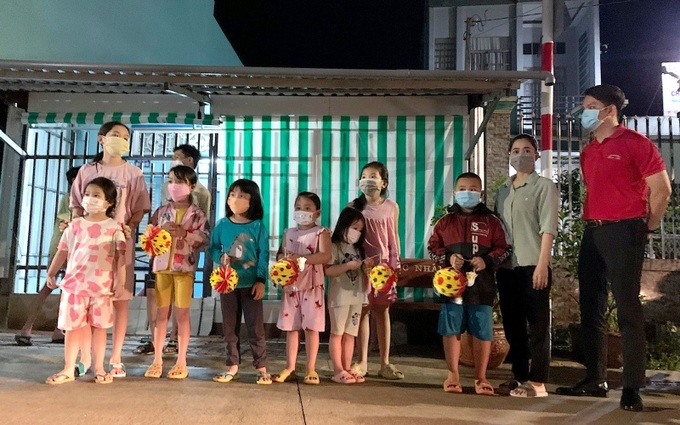 Tặng quà Trung thu 2021 cho trẻ em ở thành phố Cà Mau