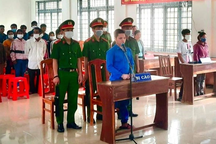 Dùng xà beng đánh cha tử vong, con trai lãnh 18 năm tù