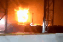 Kho dầu Nga gần biên giới Ukraine bốc cháy ngùn ngụt sau vụ nổ