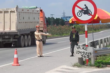 Bắc Giang: Chặn đứng hiểm họa xe máy luồn lách giữa các làn đường cao tốc
