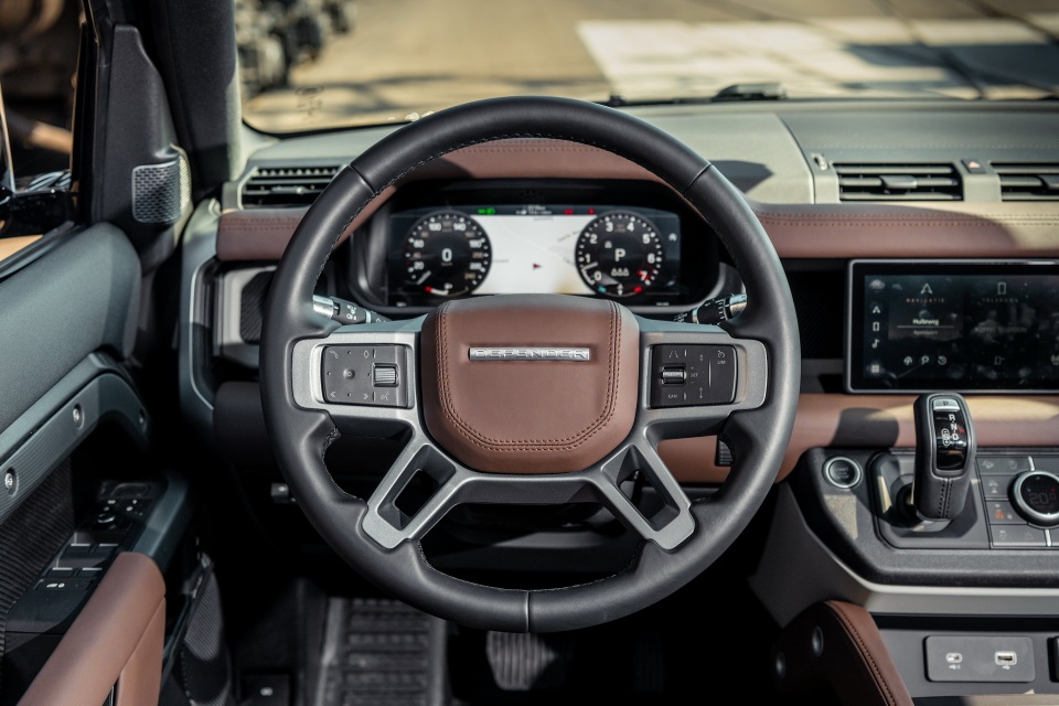 Độ xe Land Rover Defender mới tinh thành xe han gỉ - 15 Độ xe Land Rover Defender mới tinh thành xe han gỉ - 15