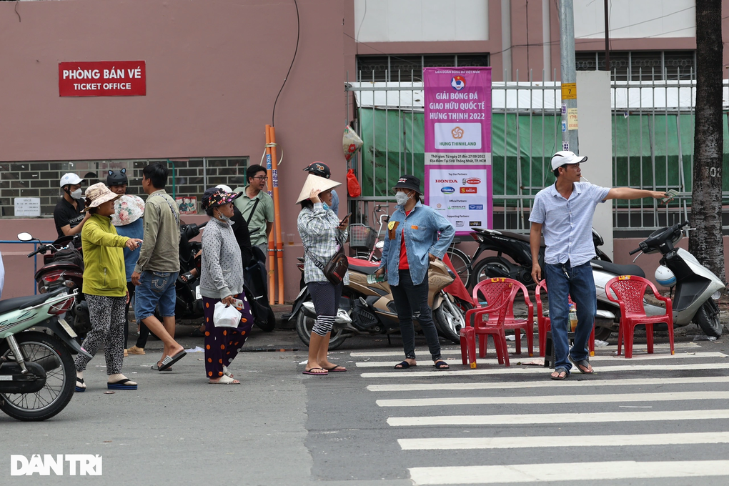 Vé xem trận Việt Nam - Singapore: Ngày buồn cho dân phe - 7 Vé xem trận Việt Nam - Singapore: Ngày buồn cho dân phe - 7