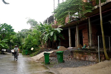 Cận cảnh nhem nhuốc của khu biệt thự bị bỏ hoang gần 10 năm giữa lòng Sài Gòn