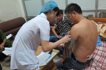 Đang trên đường đi làm, một nhà báo bị chém gần chục nhát