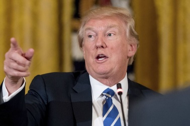 Sắc lệnh nhập cảnh của ông Trump: “Lớp sơn mới” trên chiếc “xe cũ”