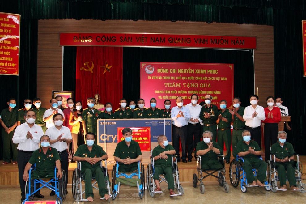 Chủ tịch nước tặng quà Bà mẹ Việt Nam anh hùng, thương bệnh binh tại Hà Nam - 2 Chủ tịch nước tặng quà Bà mẹ Việt Nam anh hùng, thương bệnh binh tại Hà Nam - 2