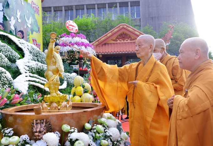 Lễ Tắm Phật là nghi thức truyền thống thiêng liêng, mở đầu cho chuỗi các hoạt động của tuần Đại lễ Phật đản PL.2566.