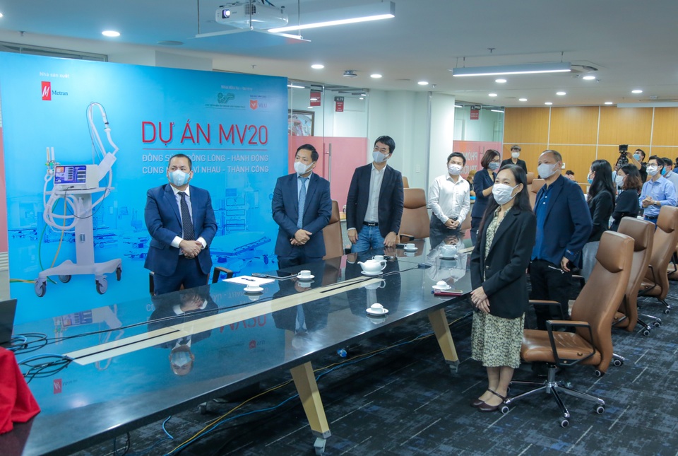 Chuyển giao 2 máy thở đầu tiên trong dự án 2.000 máy thở do ĐH tài trợ - 3 Chuyển giao 2 máy thở đầu tiên trong dự án 2.000 máy thở do ĐH tài trợ - 3