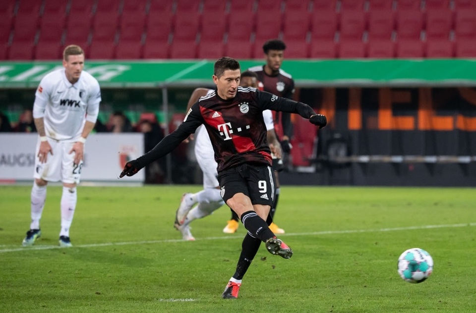 Lewandowski tỏa sáng, Bayern Munich giữ vững ngôi đầu Bundesliga - 1 Lewandowski tỏa sáng, Bayern Munich giữ vững ngôi đầu Bundesliga - 1