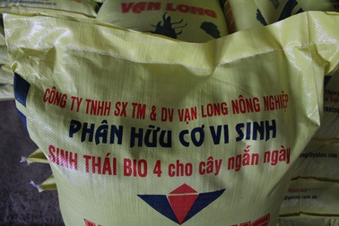 Bắt quả tang một cơ sở sản xuất phân bón trái phép