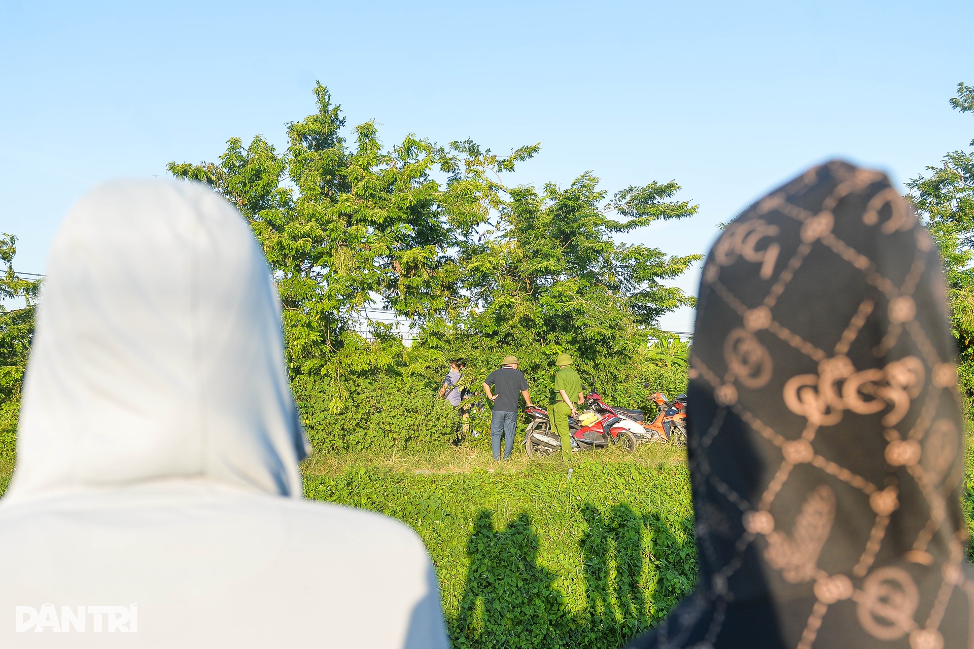 Cận cảnh hiện trường phát hiện thi thể cháu bé 21 tháng tuổi bị sát hại - 9 Cận cảnh hiện trường phát hiện thi thể cháu bé 21 tháng tuổi bị sát hại - 9