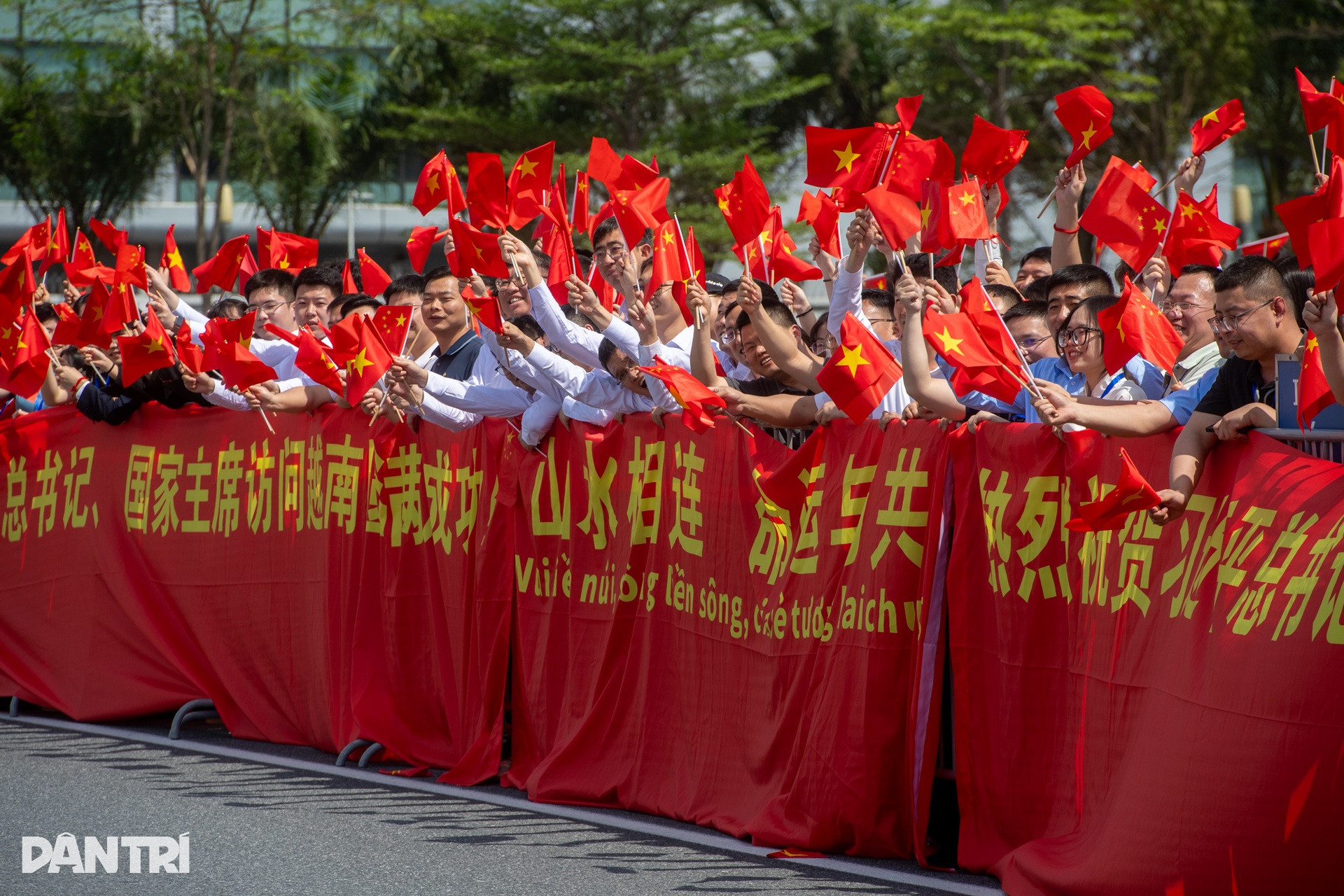 Thủ tướng Phạm Minh Chính tiễn Tổng Bí thư, Chủ tịch Trung Quốc Tập Cận Bình tại sân bay - 9 Thủ tướng Phạm Minh Chính tiễn Tổng Bí thư, Chủ tịch Trung Quốc Tập Cận Bình tại sân bay - 9