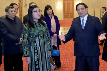 Thủ tướng Phạm Minh Chính thăm tòa nhà Quốc hội đặc biệt ở Romania