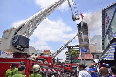 Xe thang chữa cháy chỉ có thể tiếp cận đến tầng 20