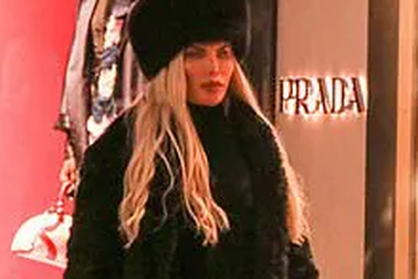 "Búp bê Ken" Rodrigo Alves mặc đồ phụ nữ ra phố