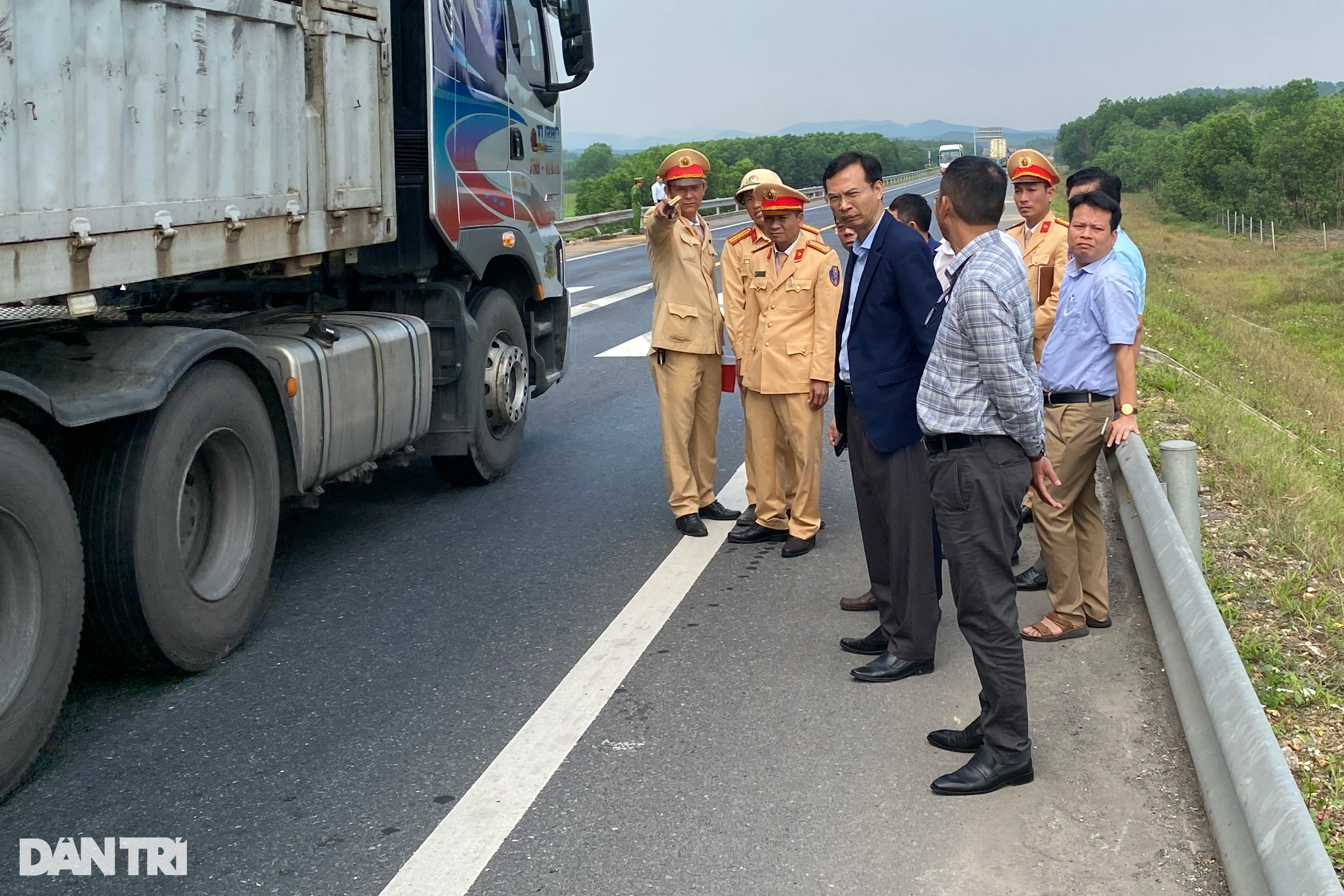 Nút thắt cổ chai tử thần trên cao tốc Cam Lộ - La Sơn - 1 Nút thắt cổ chai tử thần trên cao tốc Cam Lộ - La Sơn - 1