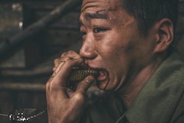 "Mưa đỏ" có doanh thu gần 700 tỷ đồng, dàn diễn viên nhận cát-xê bao nhiêu?