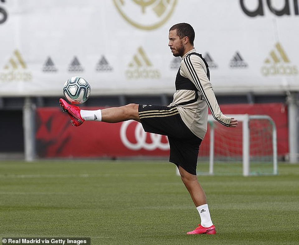 Hazard hào hứng trở lại tập luyện sau khi hồi phục chấn thương - 1 Hazard hào hứng trở lại tập luyện sau khi hồi phục chấn thương - 1