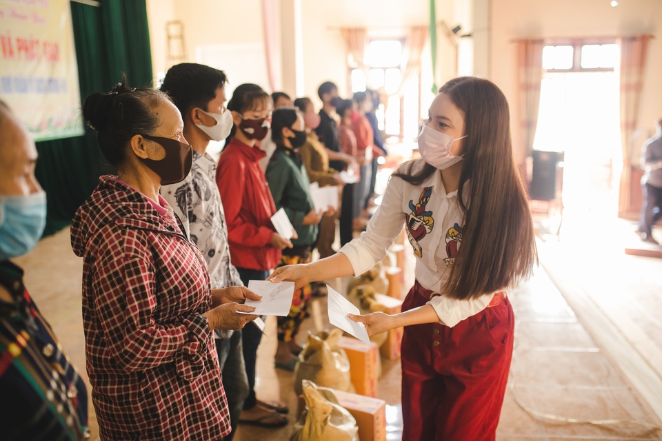 Phạm Phương Thảo hỗ trợ dân nghèo xứ Nghệ vượt qua đại dịch - 2 Phạm Phương Thảo hỗ trợ dân nghèo xứ Nghệ vượt qua đại dịch - 2
