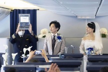 "Né" dịch, cặp đôi chi hàng trăm triệu đồng tổ chức đám cưới "trên không"