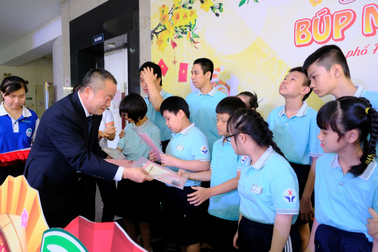 Hanmaeum BBQ lan tỏa yêu thương đến trẻ em khuyết tật, kém may mắn