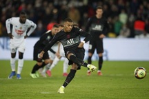 Vắng Messi, Mbappe tỏa sáng giúp PSG ngược dòng đánh bại Angers