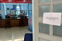 Cán bộ địa chính dán thông báo đi "họp nghị quyết" rồi đi... nhậu