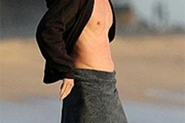 Owen Wilson đi chơi cuối tuần với bạn đồng giới