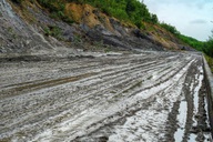 Đất đá tiếp tục sạt lở, tràn xuống tuyến đường vành đai phía Tây ở Đà Nẵng