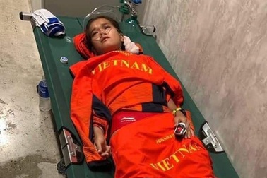 Phạm Thị Hồng Lệ kiệt sức, phải phục hồi bằng bình oxy sau khi về đích